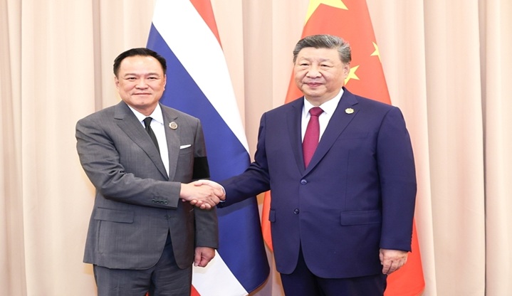 习近平会见泰国总理阿努廷