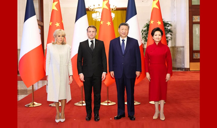 习近平同法国总统马克龙在成都进行友好交流